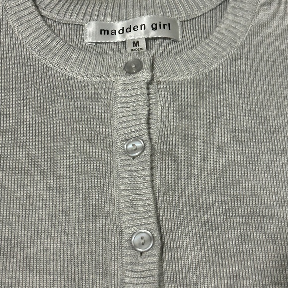 LIKE NEW! Women's Madden Girl Light Grey Knit Sweater Vest - MEDIUM - Picture 9 of 11